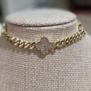 Elegant Gold Clover Chain Bracelet